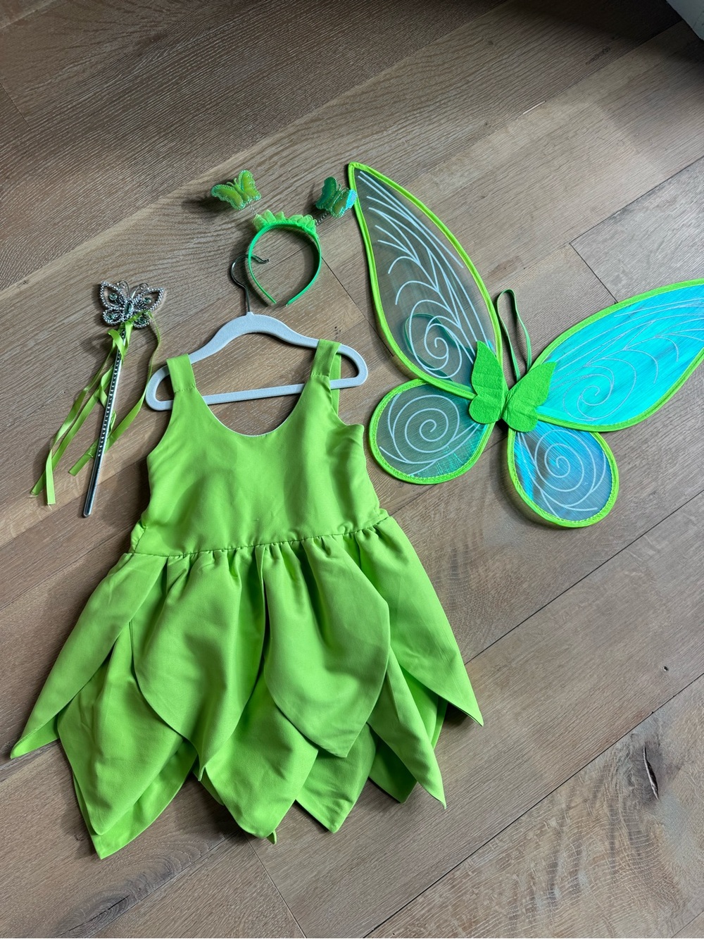 Kids Tinkerbell/Fairy Costume Dress with Wings and Accessories- Size 5-6
